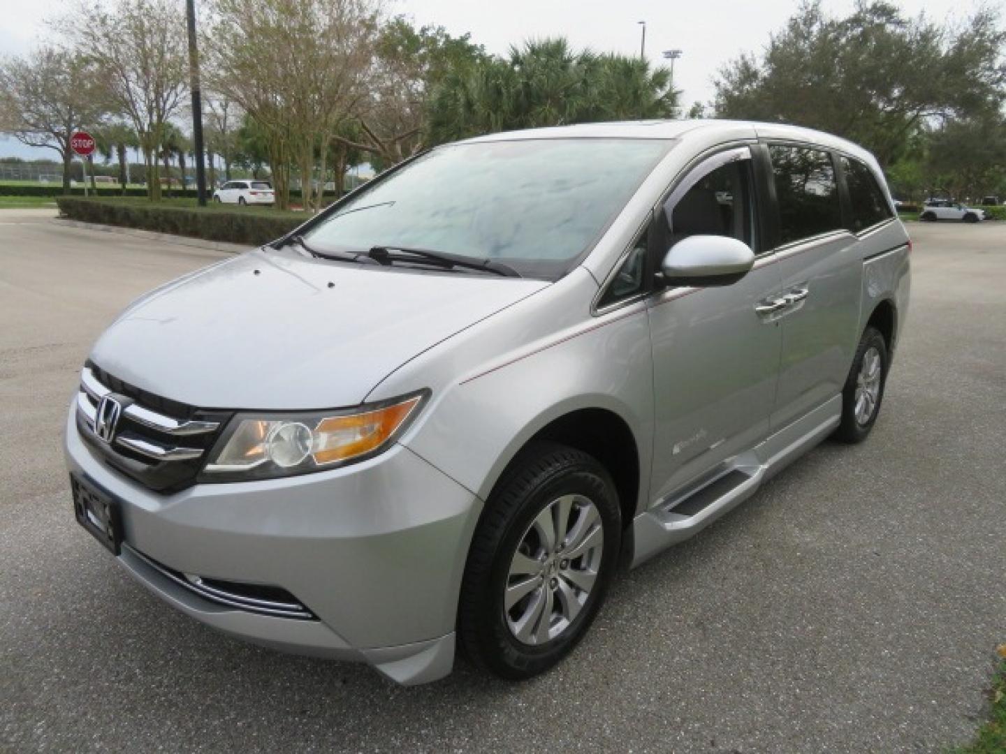 2014 Silver /GRAY Honda Odyssey EX-L (5FNRL5H68EB) with an 3.5L V6 SOHC 24V engine, 6-Speed Automatic transmission, located at 4301 Oak Circle #19, Boca Raton, FL, 33431, (954) 561-2499, 26.388861, -80.084038 - You are looking at Gorgeous Low Mileage 2014 Honda Odyssey EX-L Braunability Freedom Van Handicap Van Wheelchair Van Conversion Van with 25K Original Miles, Power Side Entry Ramp with Kneeling Van Function, Passenger Side Quick Lock System (same as ez lock), Quick Release Front Seats, Tie Down Syste - Photo#24